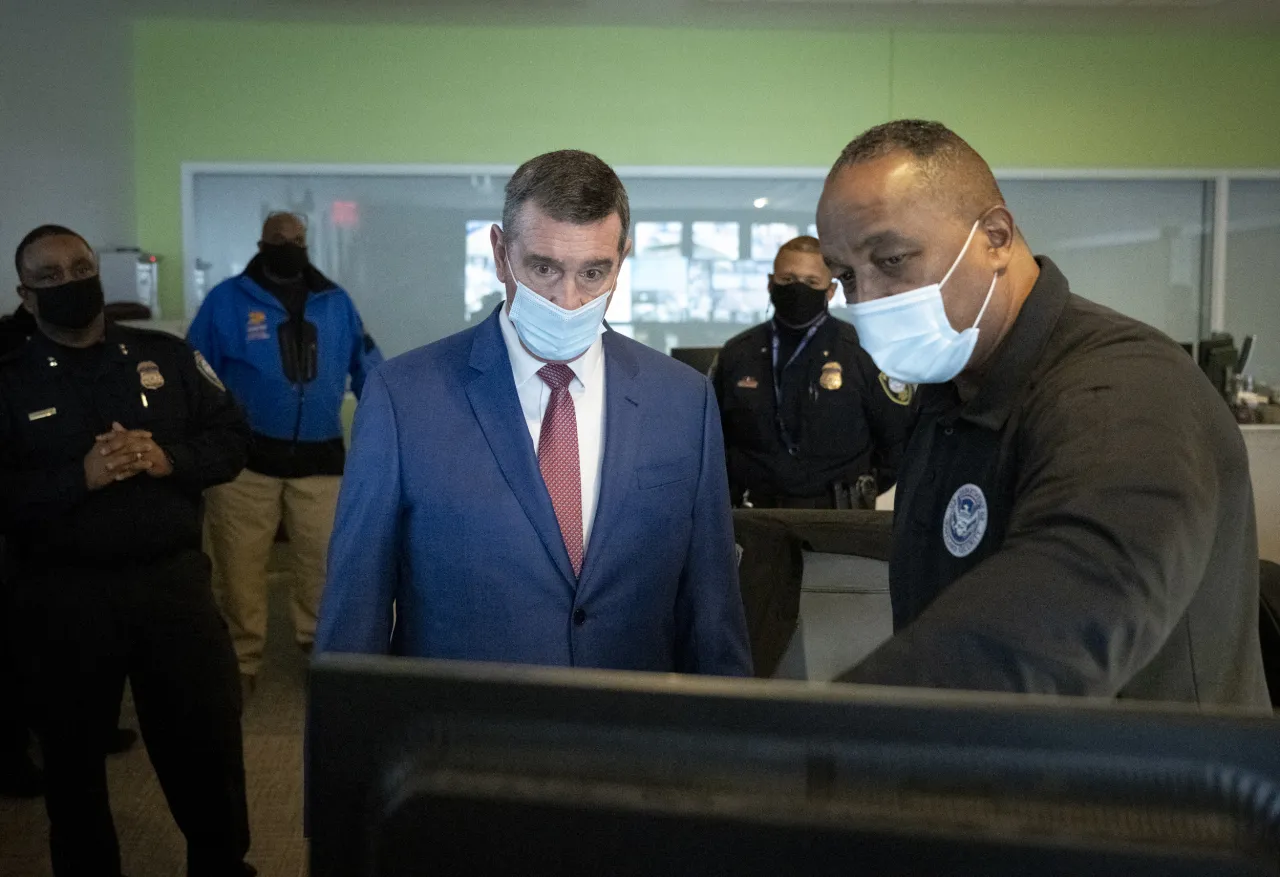 Image: Acting Secretary Pekoske Visits the Campus Security Operation Center (5)