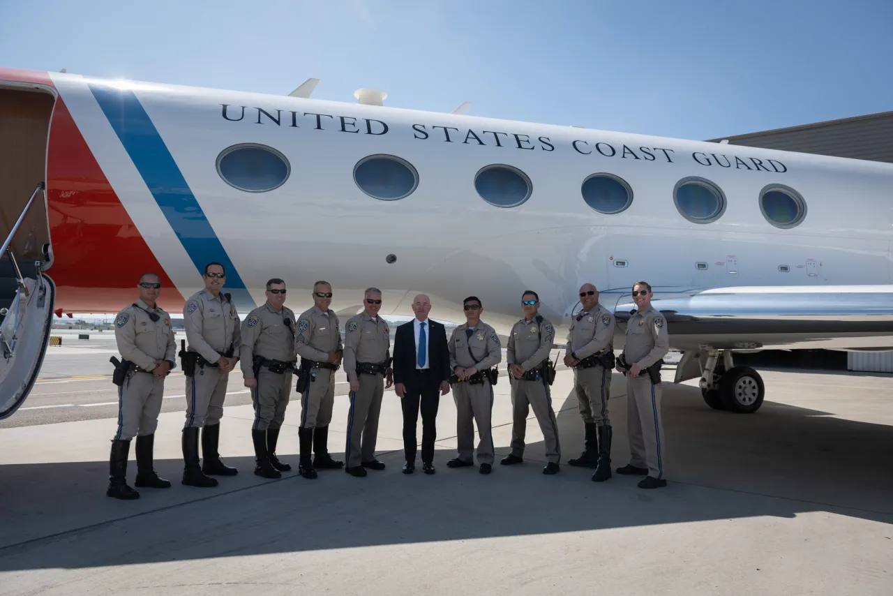 Image: DHS Secretary Alejandro Mayorkas Travels to San Diego, CA (033)