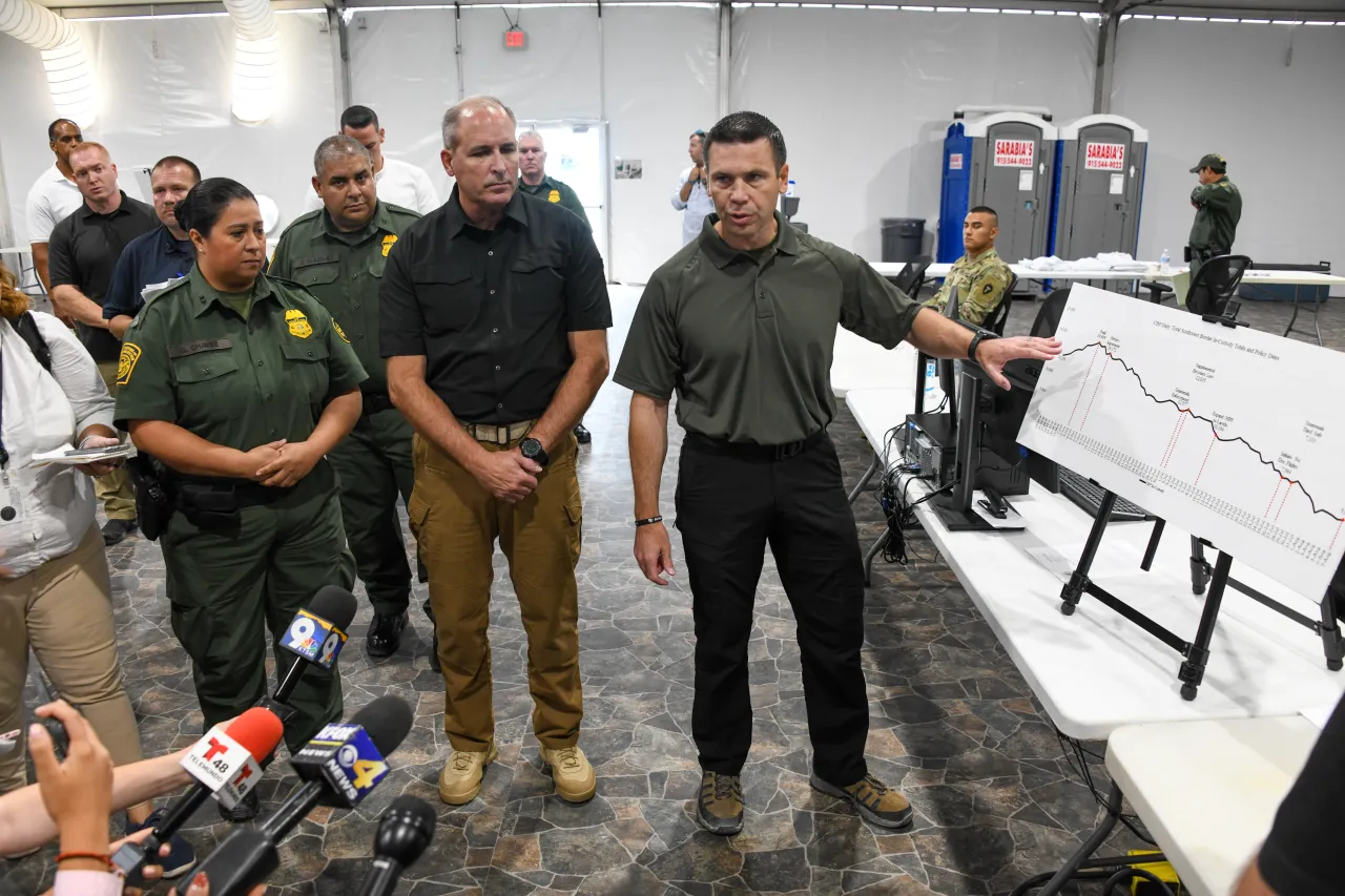 Image: Acting Secretary McAleenan Tours USBP Soft-Sided Facility (7)