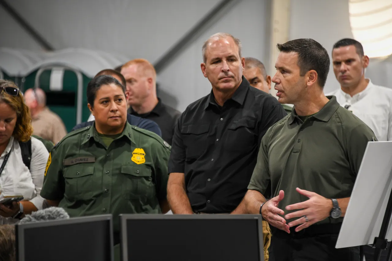 Image: Acting Secretary McAleenan Tours USBP Soft-Sided Facility (11)