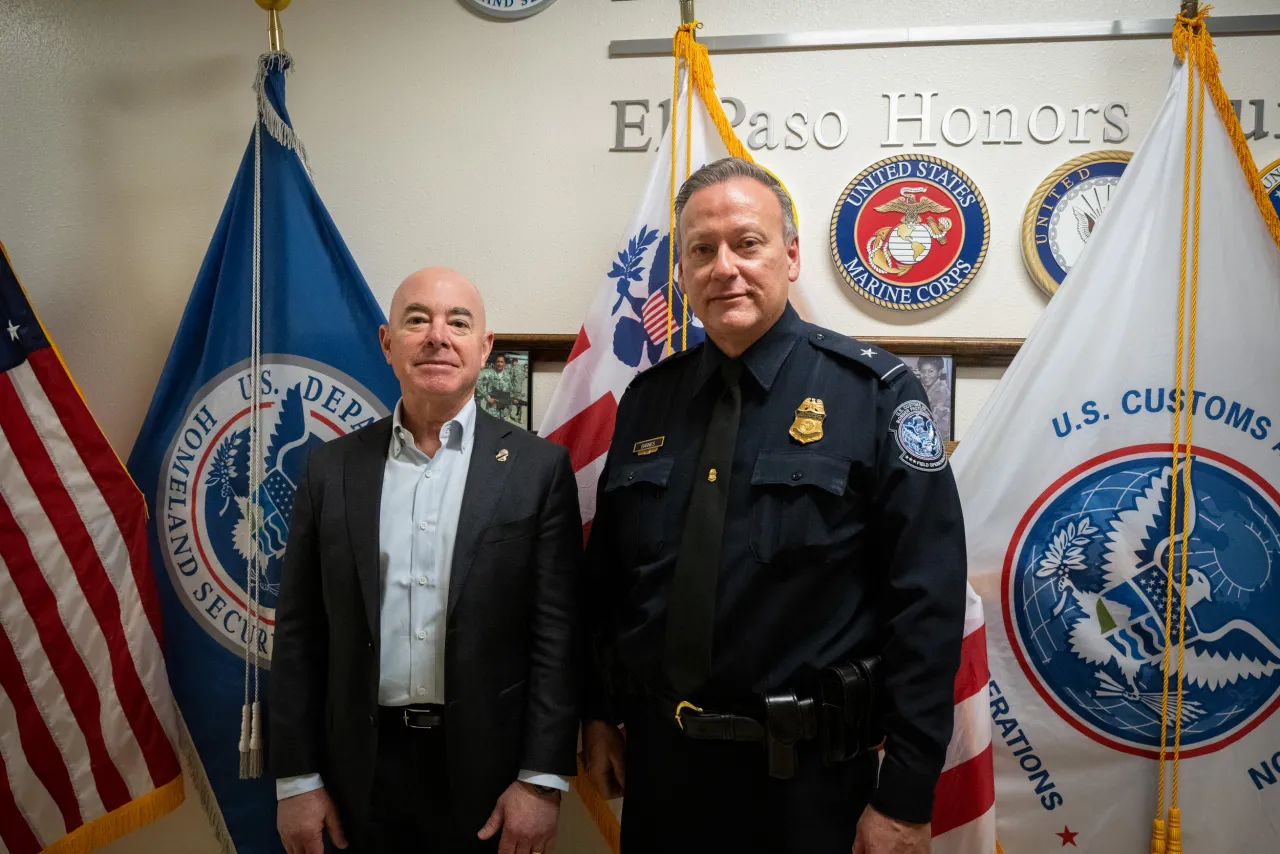 Image: DHS Secretary Alejandro Mayorkas Visits Paso Del Norte Port of Entry (042)