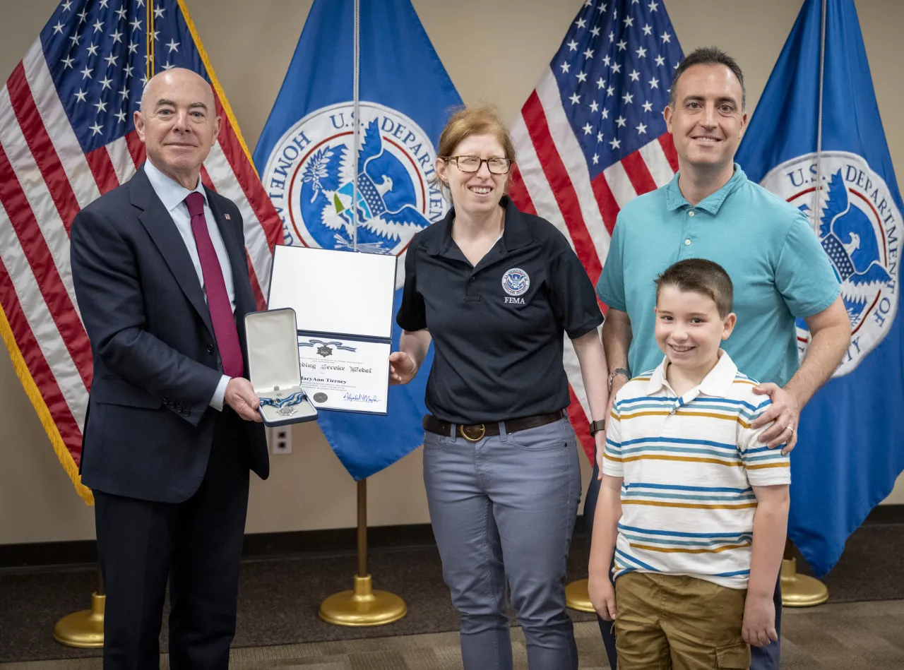 Image: DHS Secretary Alejandro Mayorkas Presents an Award to MaryAnn Tierney (9)