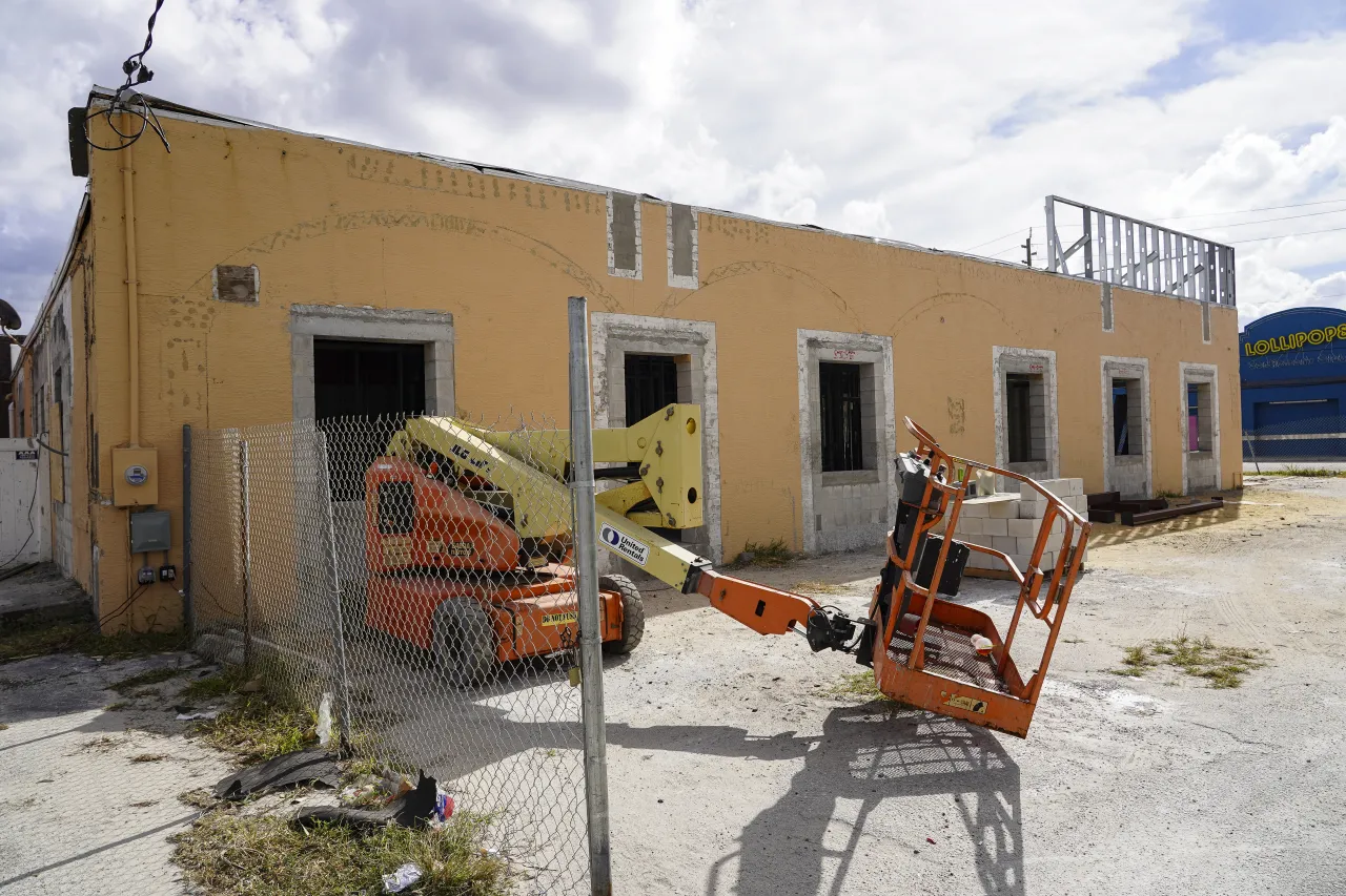 Image: Damage and Beach Erosion (2)