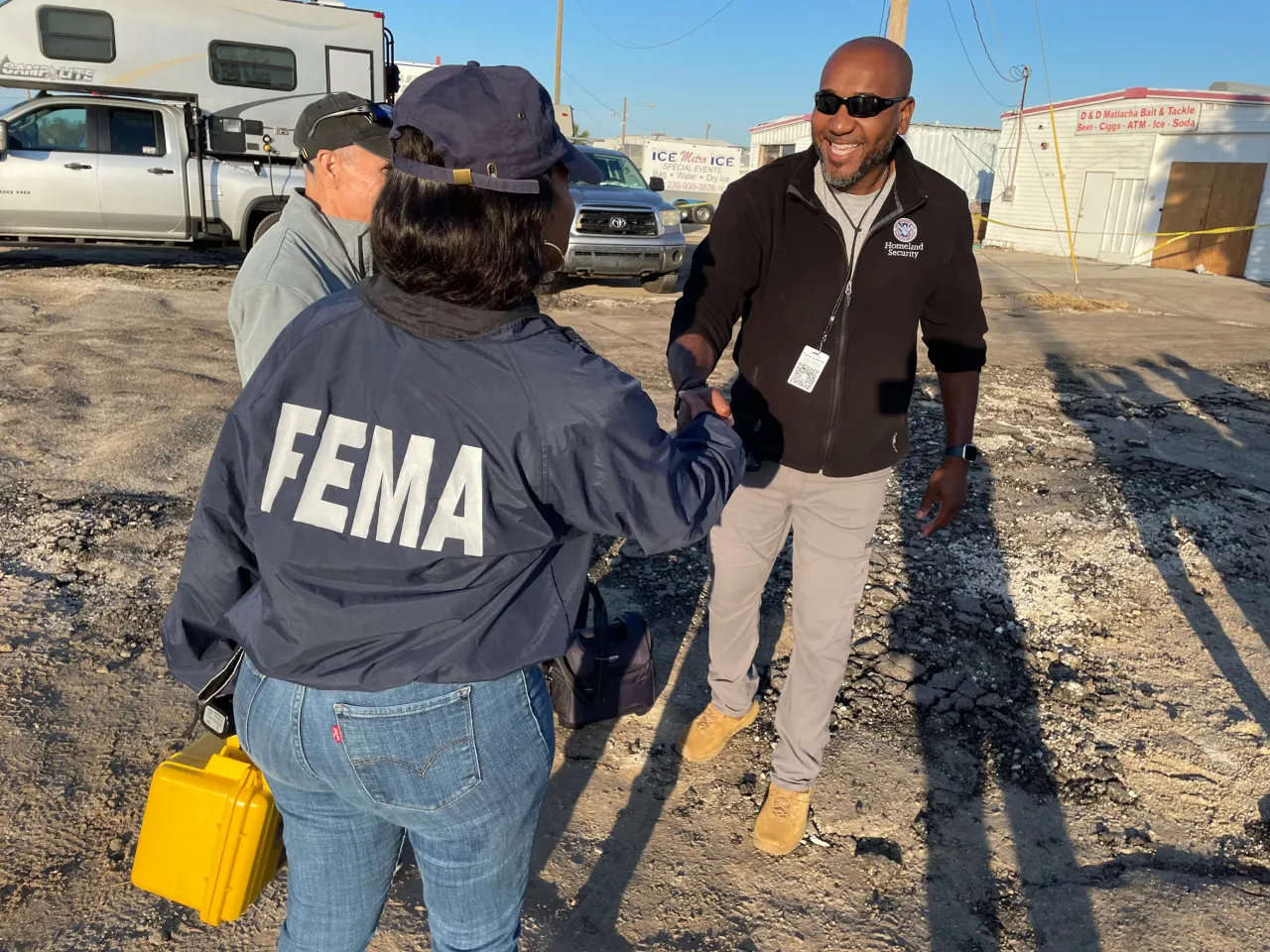 Image: FEMA Disaster Survivor Assistance Teams Help After Hurricane Ian (2)