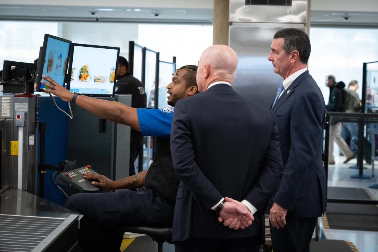 Image: DHS Secretary Alejandro Mayorkas Swears In TSA Administrator(026)