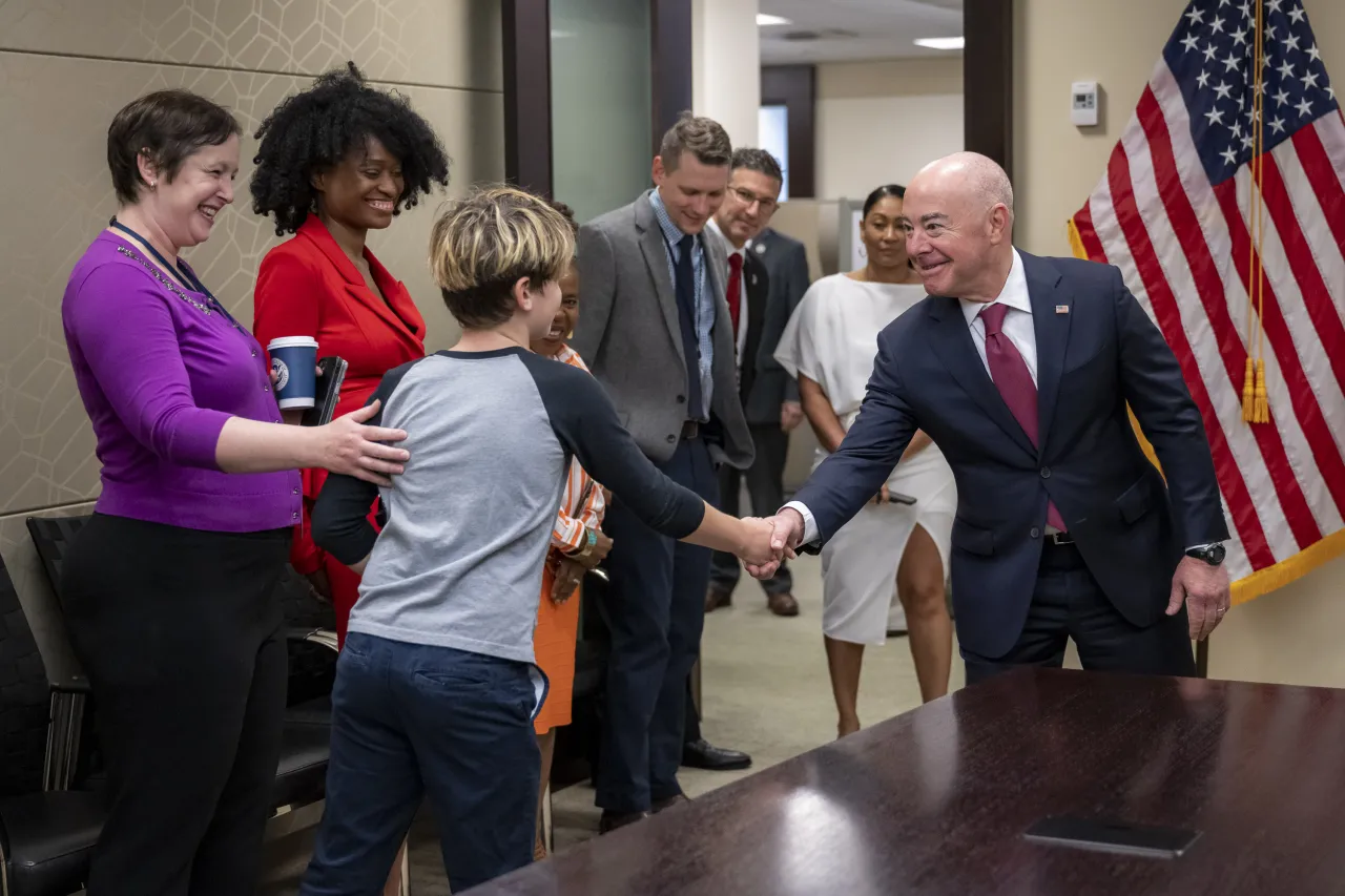 Image: DHS Secretary Alejandro Mayorkas Says Farewell to Acting ICE Director  (005)