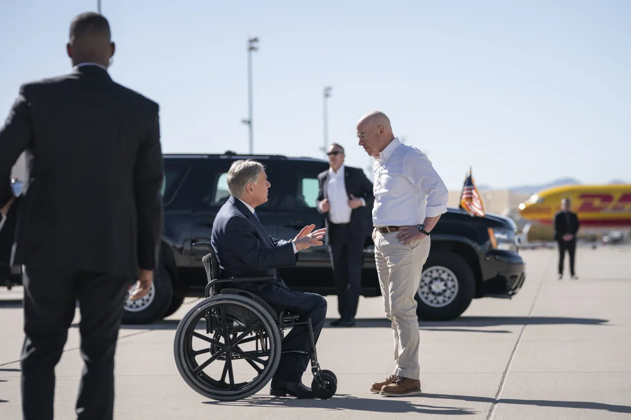 Image: DHS Secretary Alejandro Mayorkas travels to El Paso with President Biden (007)