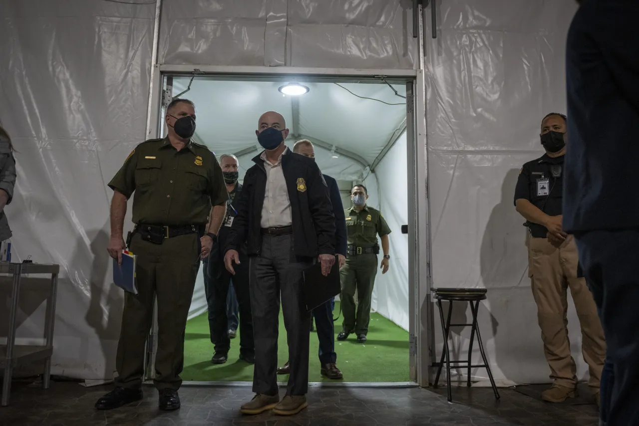 Image: DHS Secretary Alejandro Mayorkas Tours CBP Donna Processing Center (03)