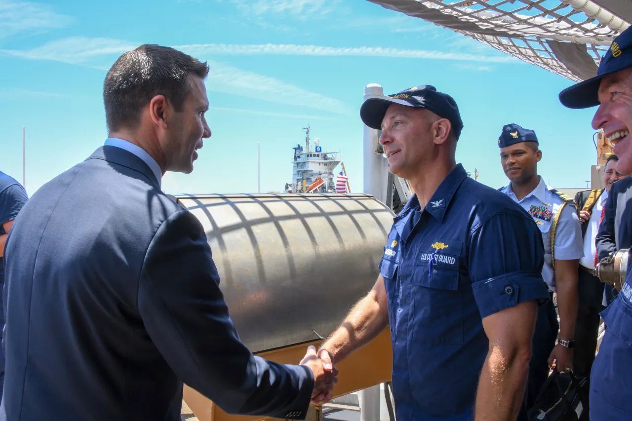 Image: Coast Guard Cutter Hamilton Drug Offload - Crew Visit (35)