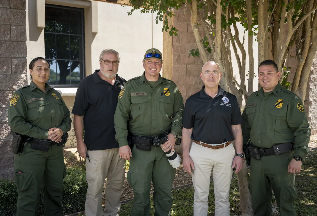 Image: DHS Secretary Alejandro Mayorkas Meets with Border Patrol (3)