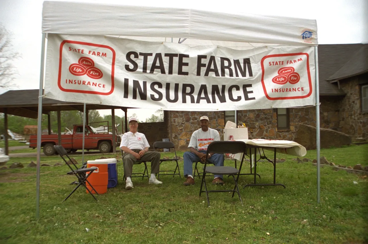 Image: Hurricane Andrew - A State Farm Insurance Tent