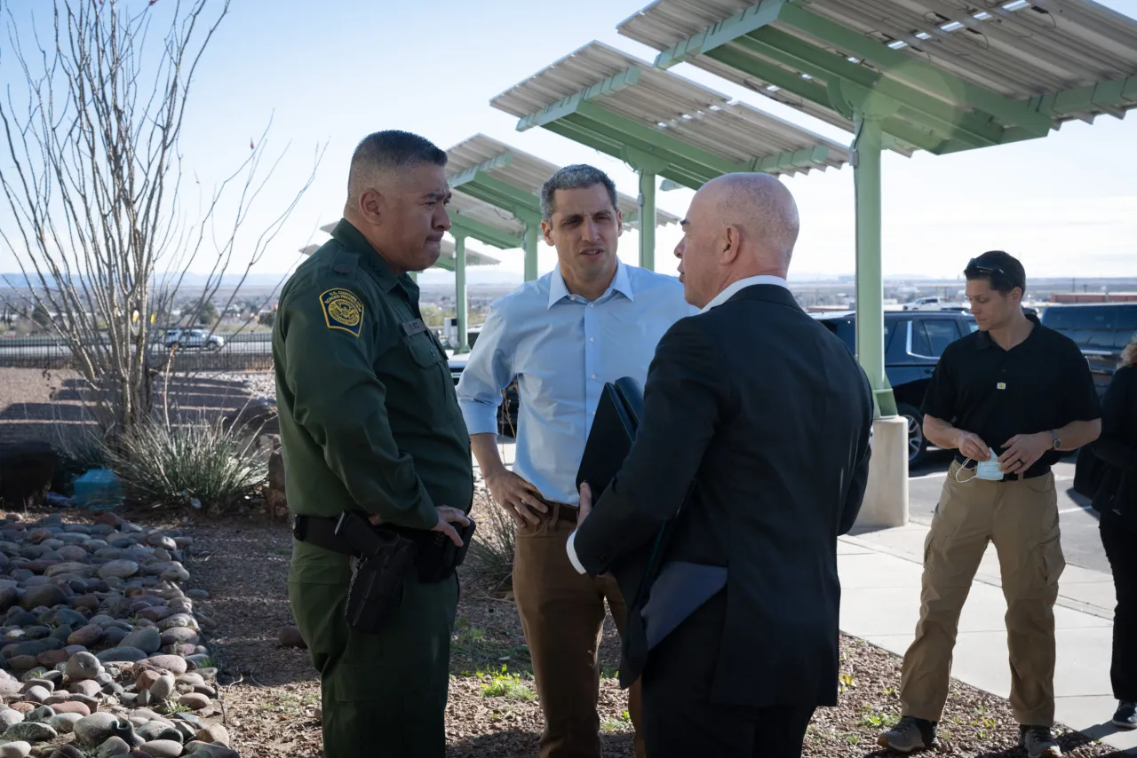 Image: DHS Secretary Alejandro Mayorkas Visits USBP El Paso Station (002)