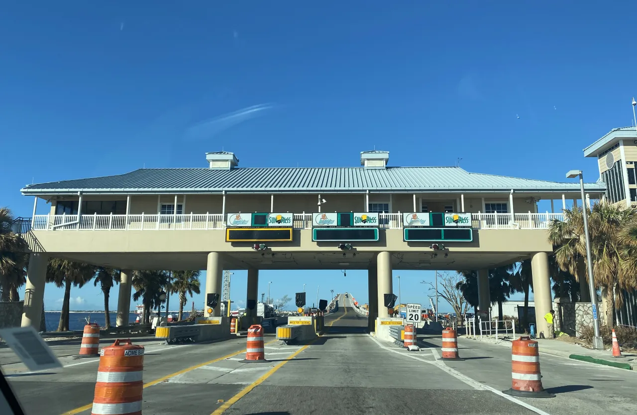Image: Tollbooth Remains Closed at Entrance of Sanibel Causeway