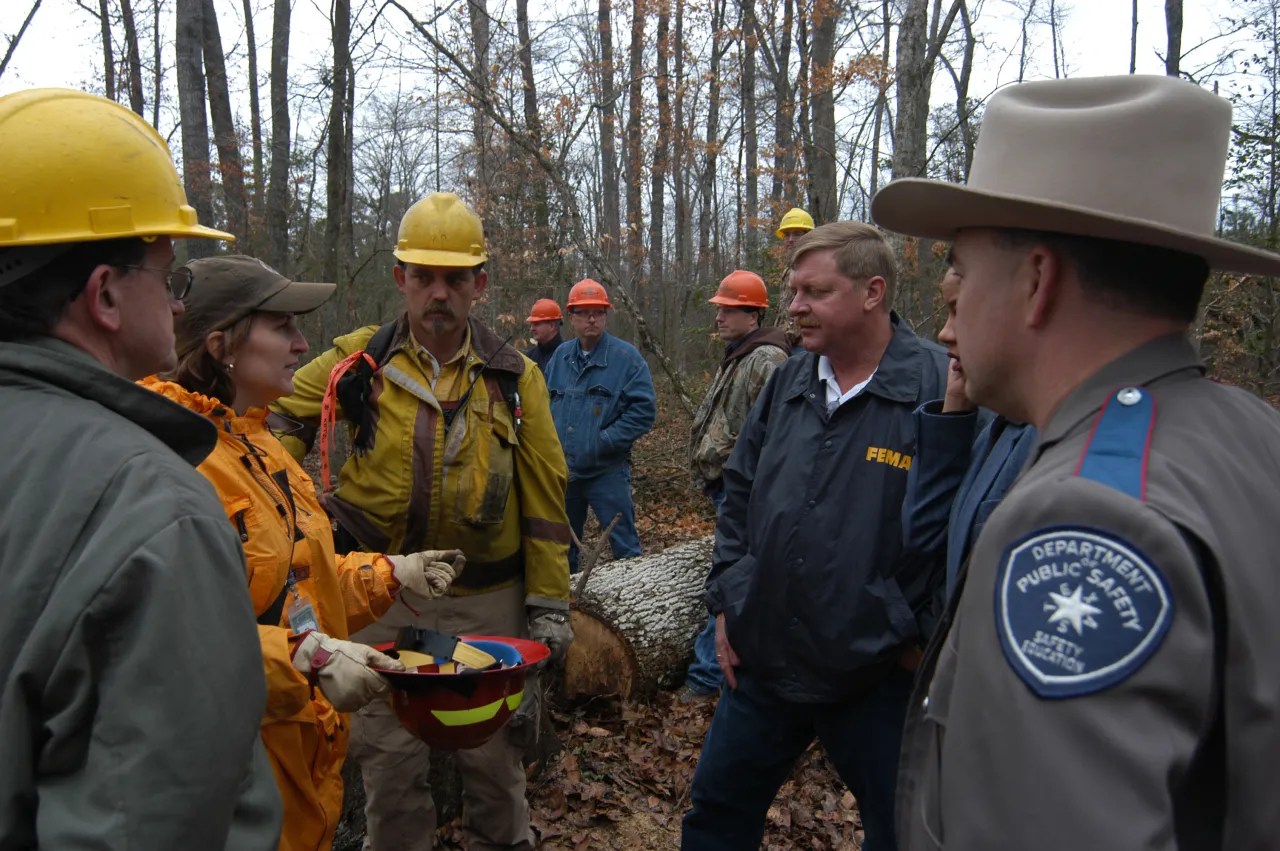 Image: Columbia Shuttle Disaster - officials discuss the transportation of the shuttle's nosecone