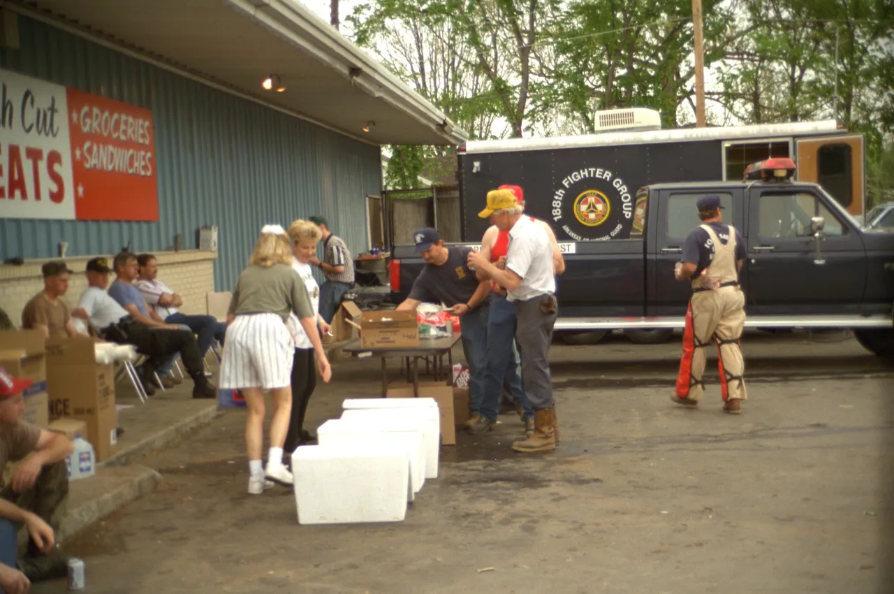 Image: Hurricane Andrew - FEMA provides food, water, clothing, and temporary housing (10)