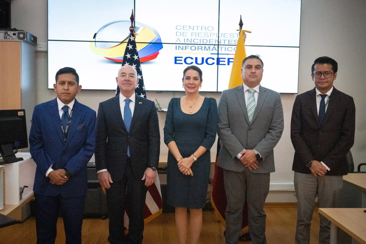 Image: DHS Secretary Alejandro Mayorkas Visits EcuCERT National Cybersecurity Center (002)