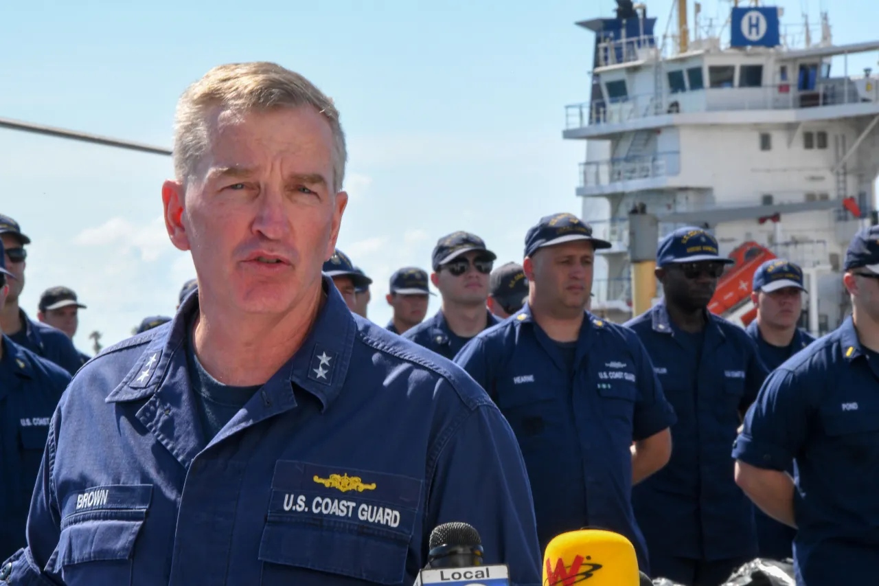 Image: Coast Guard Cutter Hamilton Drug Offload - Crew Visit (14)