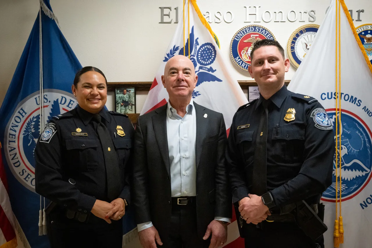 Image: DHS Secretary Alejandro Mayorkas Visits Paso Del Norte Port of Entry (044)