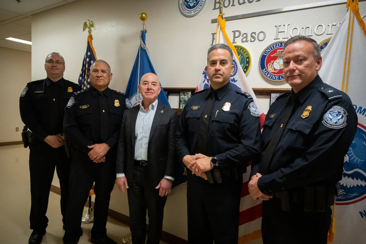 Image: DHS Secretary Alejandro Mayorkas Visits Paso Del Norte Port of Entry (043)