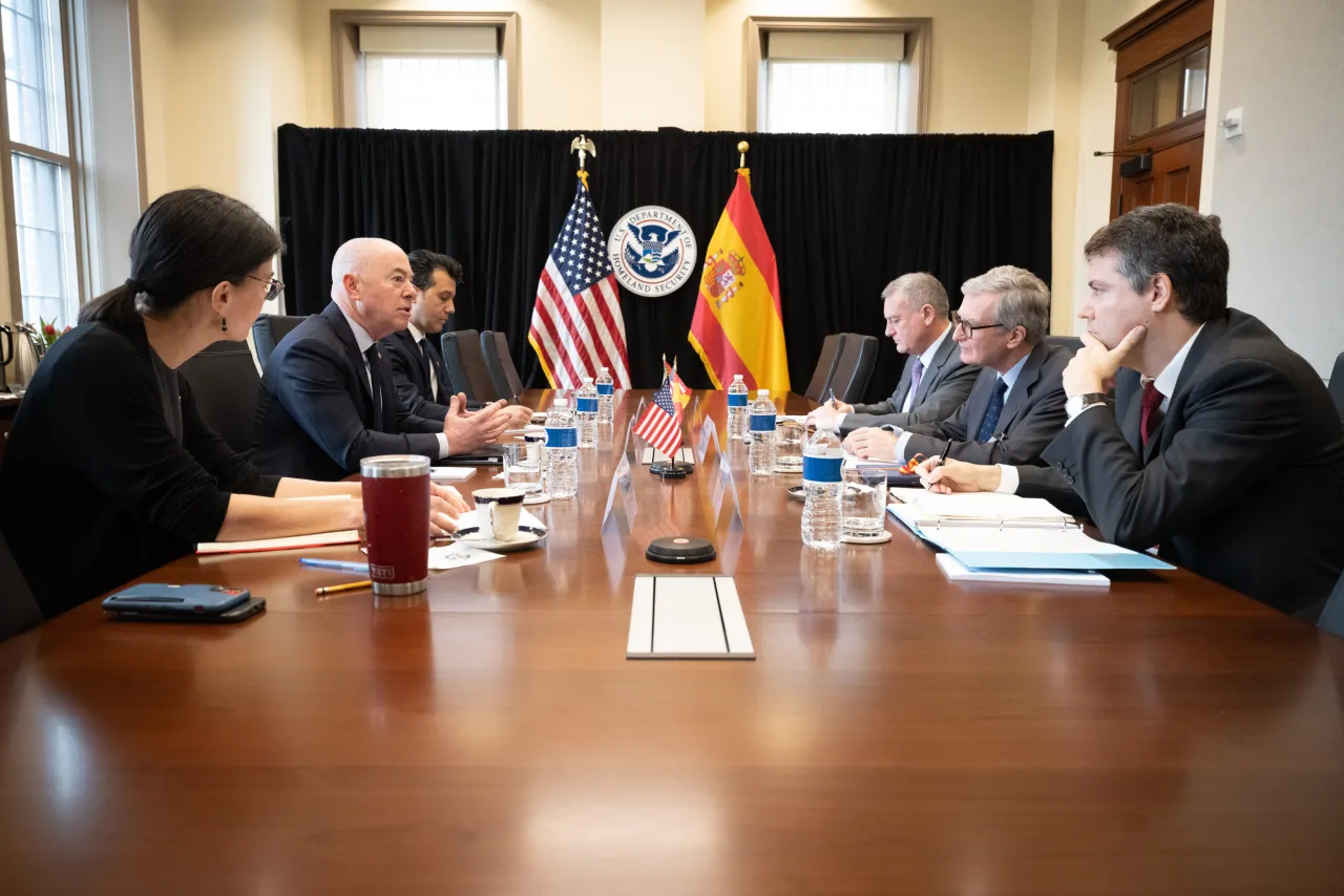 Image: DHS Secretary Alejandro Mayorkas Meets with Spanish Ambassador (008)