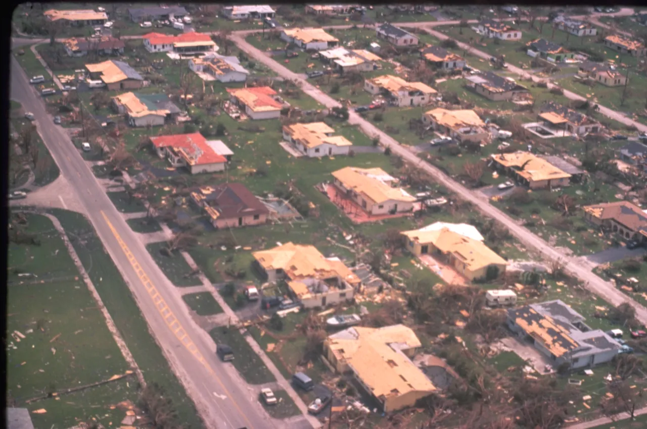 Image: Hurricane Andrew - An aerial view of damage and flooding (4)