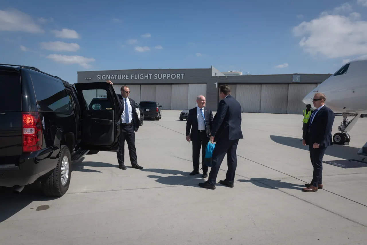 Image: DHS Secretary Alejandro Mayorkas Travels to San Diego, CA (002)