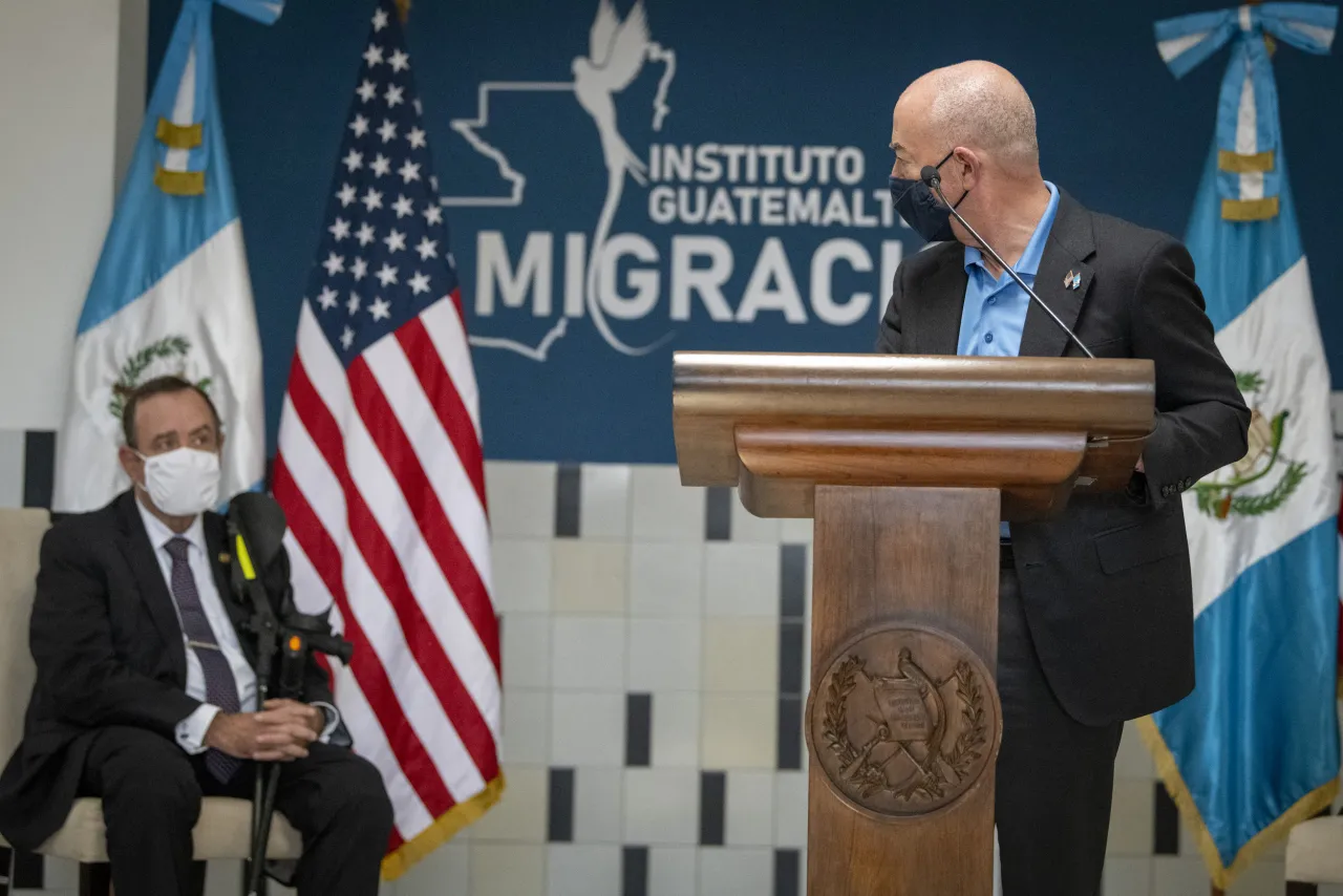 Image: DHS Secretary Alejandro Mayorkas Cuts Ribbon at Migration Center (05)