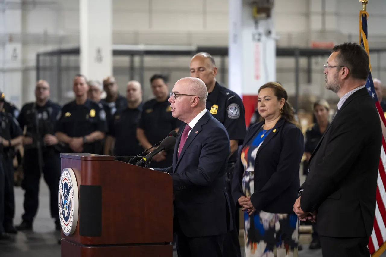 Image: DHS Secretary Alejandro Mayorkas Tours the CBP IMF at JFK (082)