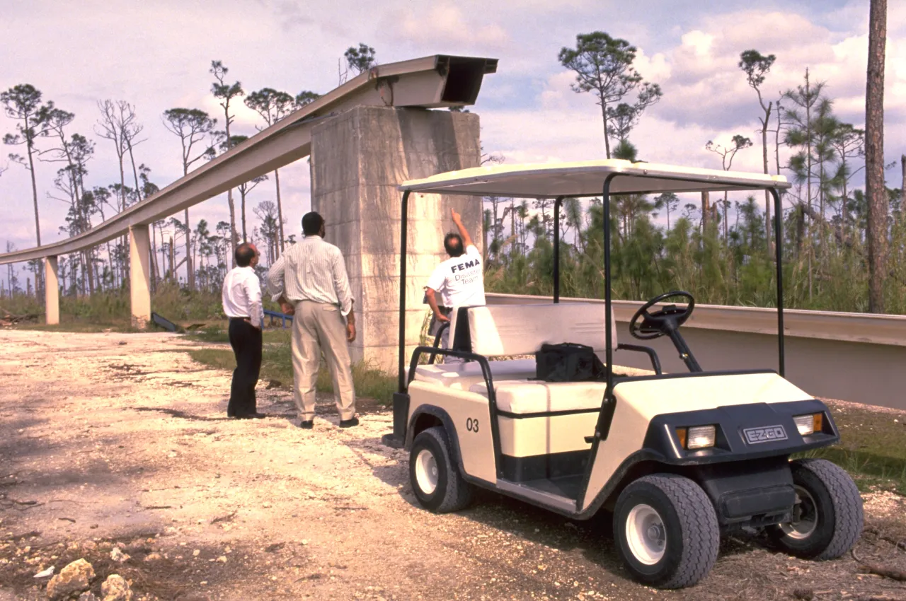 Image: Hurricane Andrew - FEMA employees inspect damage