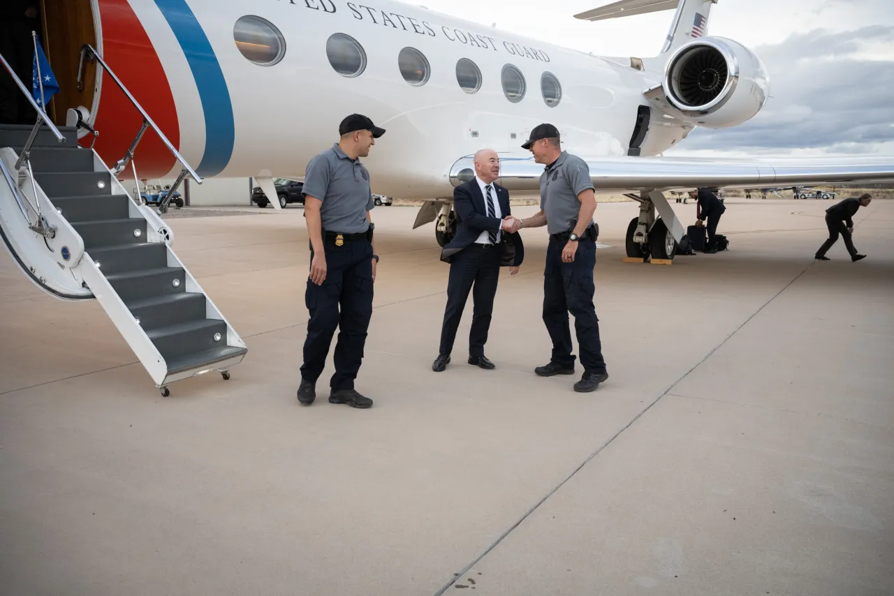 Image: DHS Secretary Alejandro Mayorkas Departed Tucson, Arizona (003)