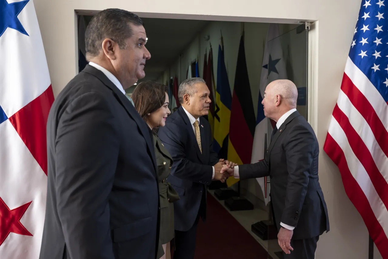 Image: DHS Secretary Alejandro Mayorkas Participates in a Trilateral Meeting with Panamanian and Columbian Officials   (012)