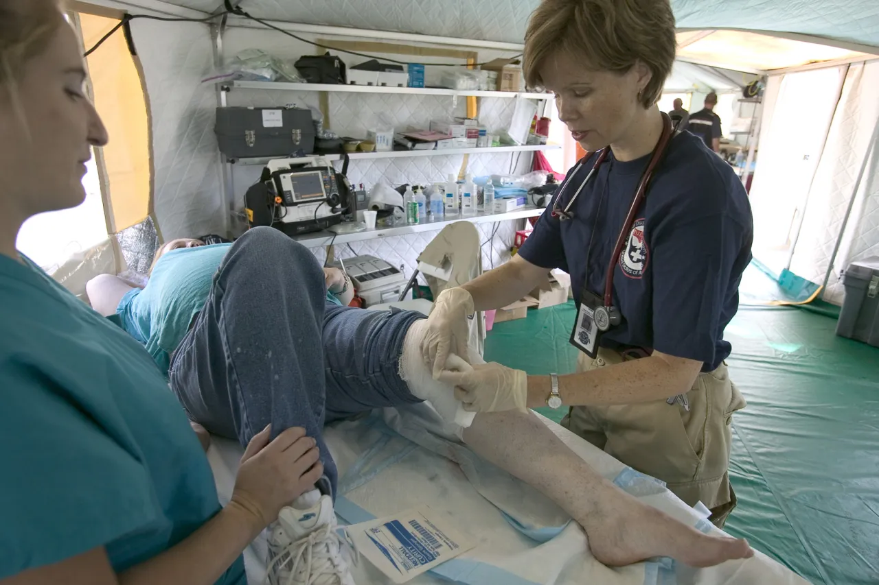 Image: Hurricane Ivan - A medical team assists with a hurricane victim