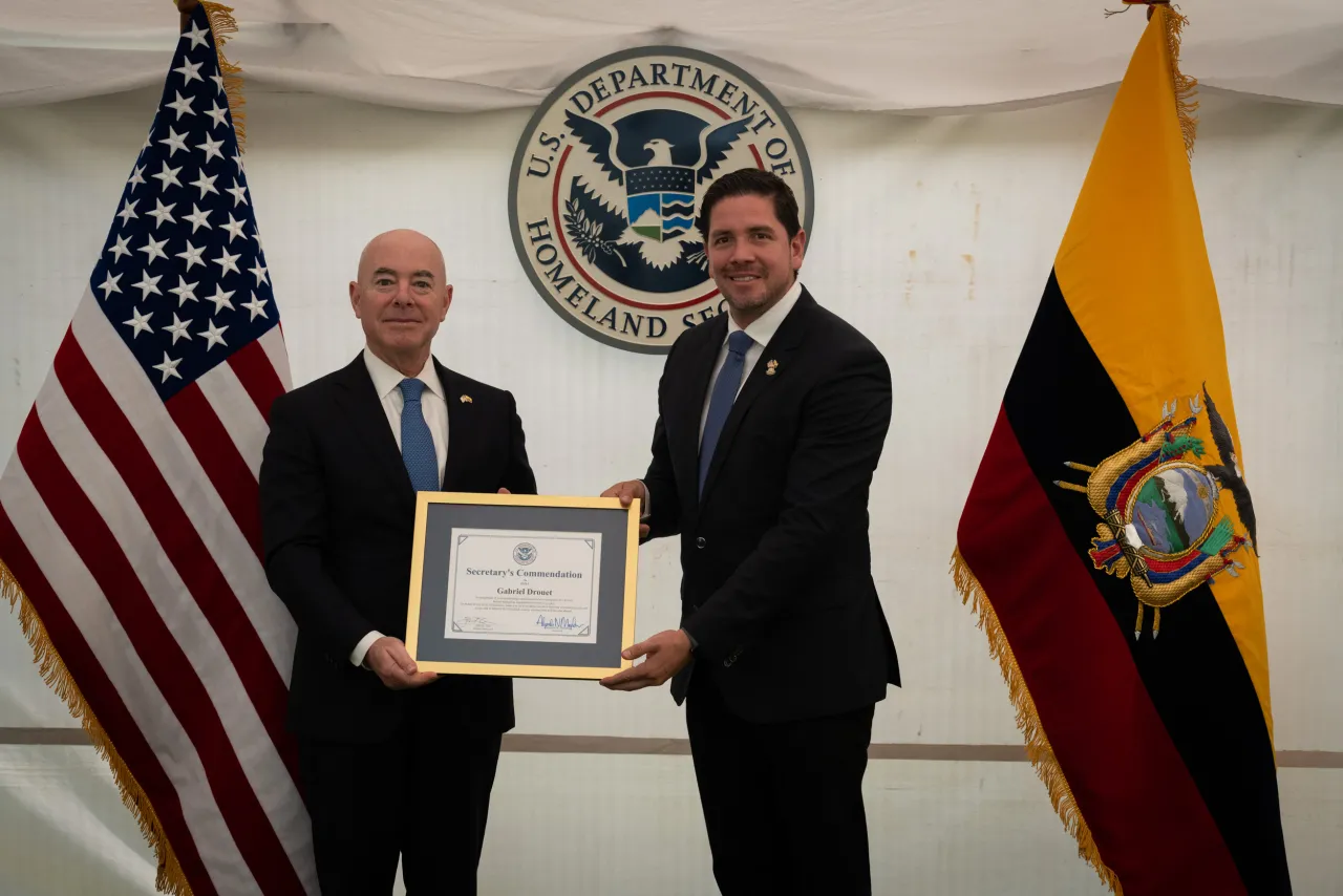 Image: DHS Secretary Alejandro Mayorkas Visits TCIU (031)