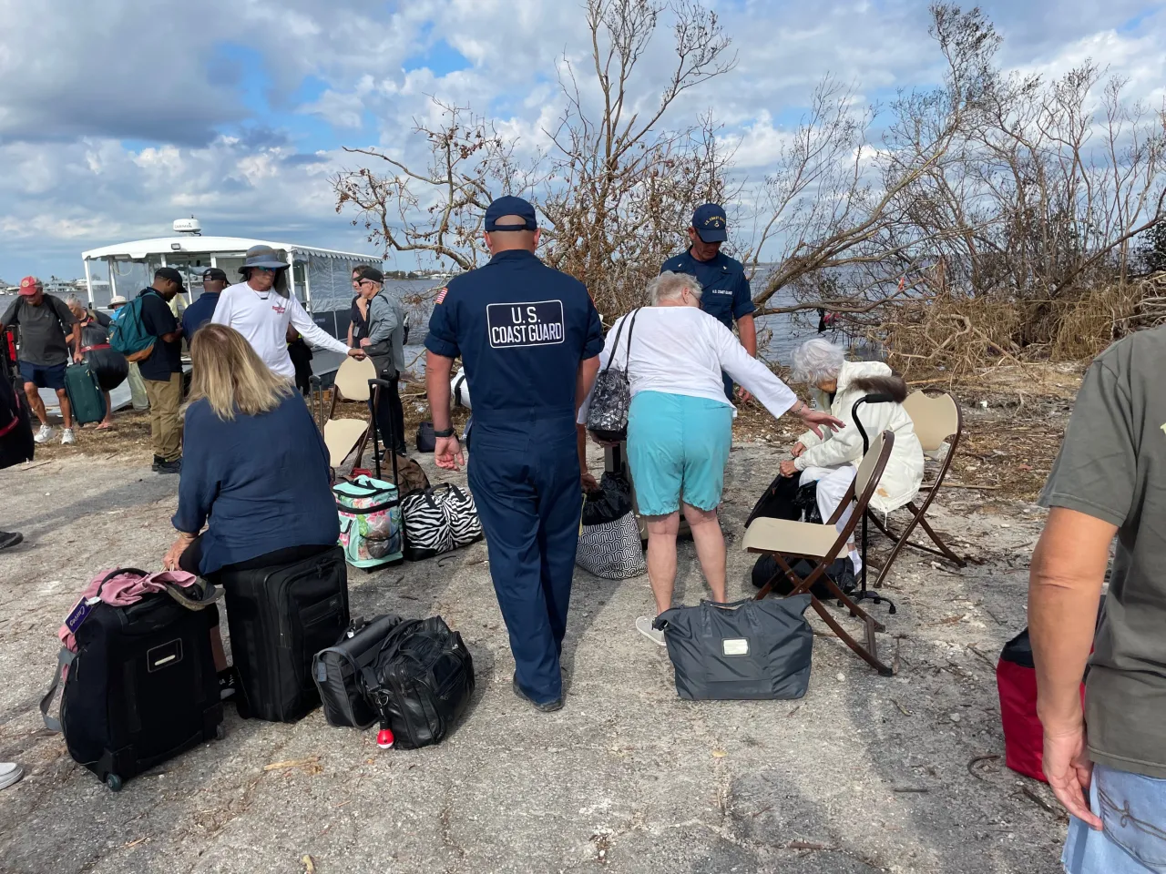 Image: FEMA and US Coast Guard Help Hurricane Ian Survivors (2)