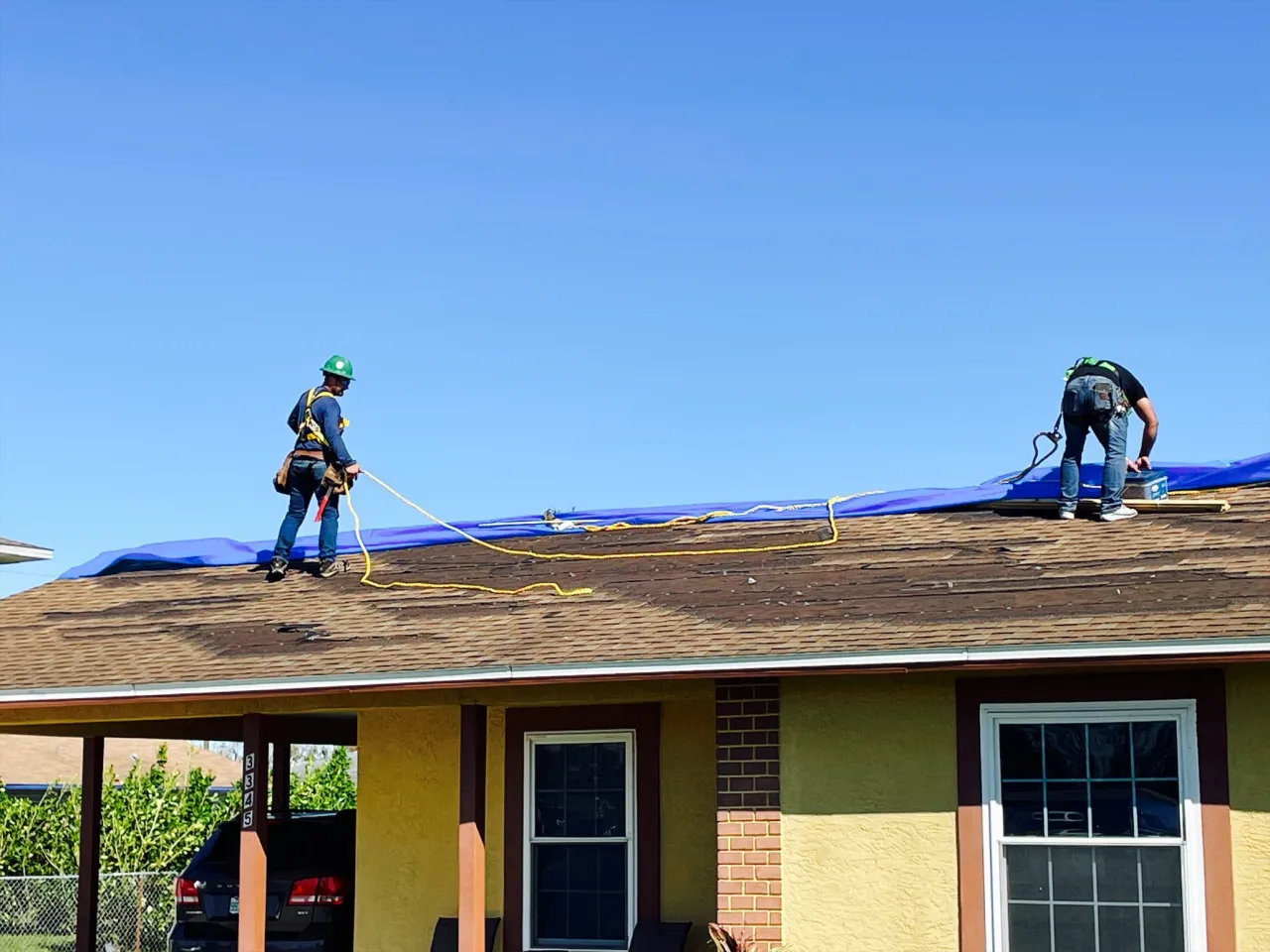 Image: Blue Roofs Installed On Fort Myers Homes (3)