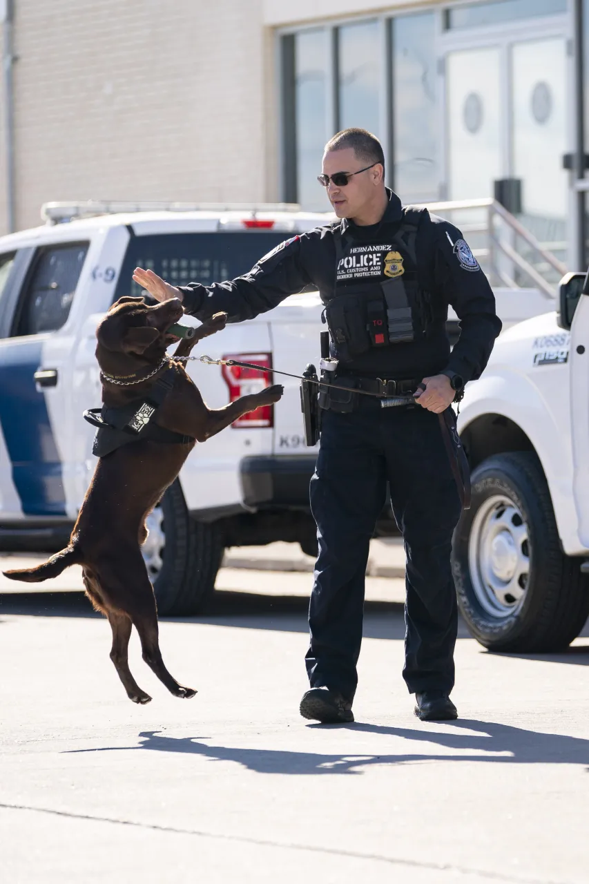 Image: DHS Secretary Alejandro Mayorkas travels to El Paso with President Biden (019)