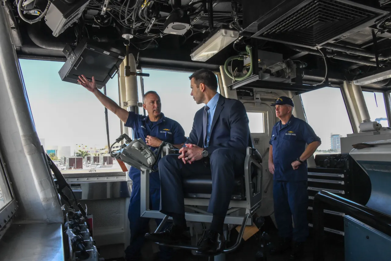 Image: Coast Guard Cutter Hamilton Drug Offload - Crew Visit (21)