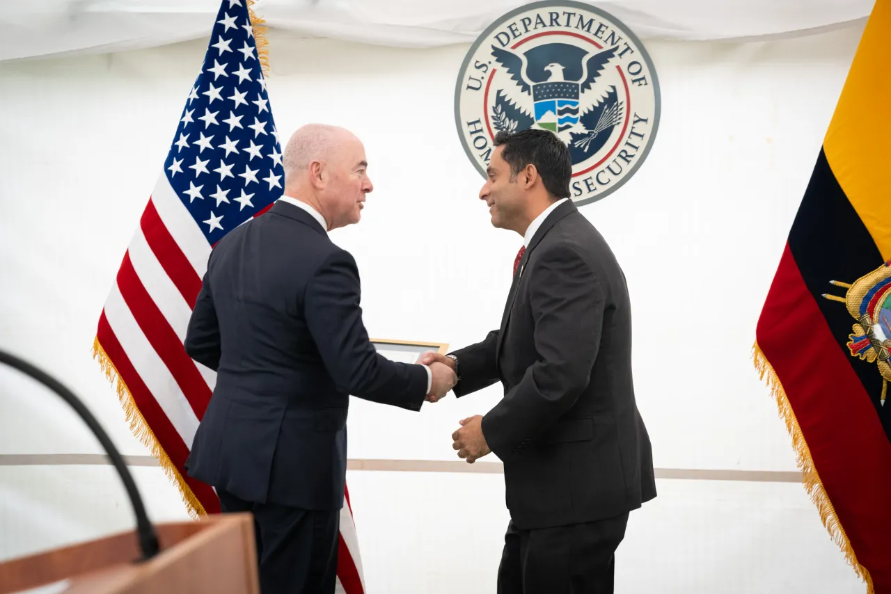Image: DHS Secretary Alejandro Mayorkas Visits TCIU (027)