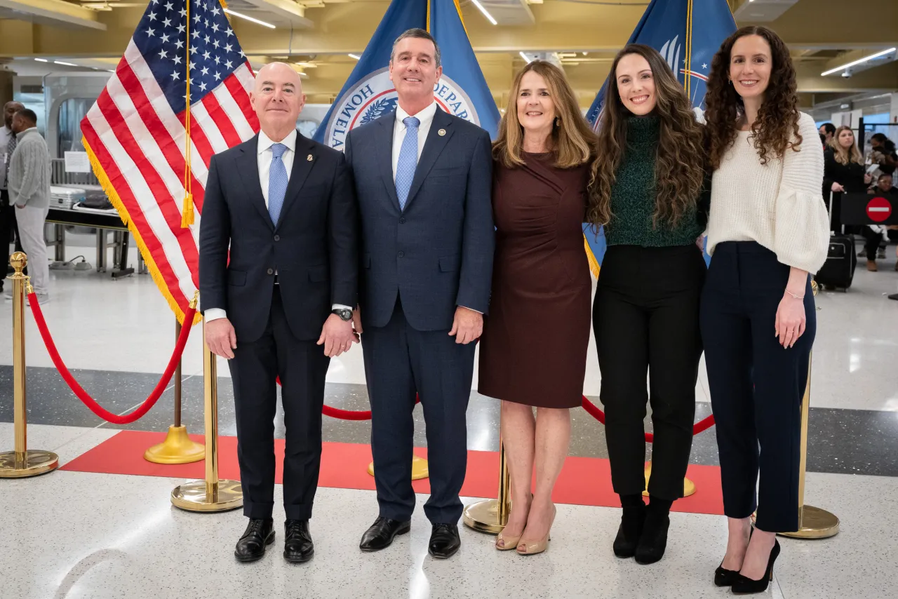 Image: DHS Secretary Alejandro Mayorkas Swears In TSA Administrator(021)