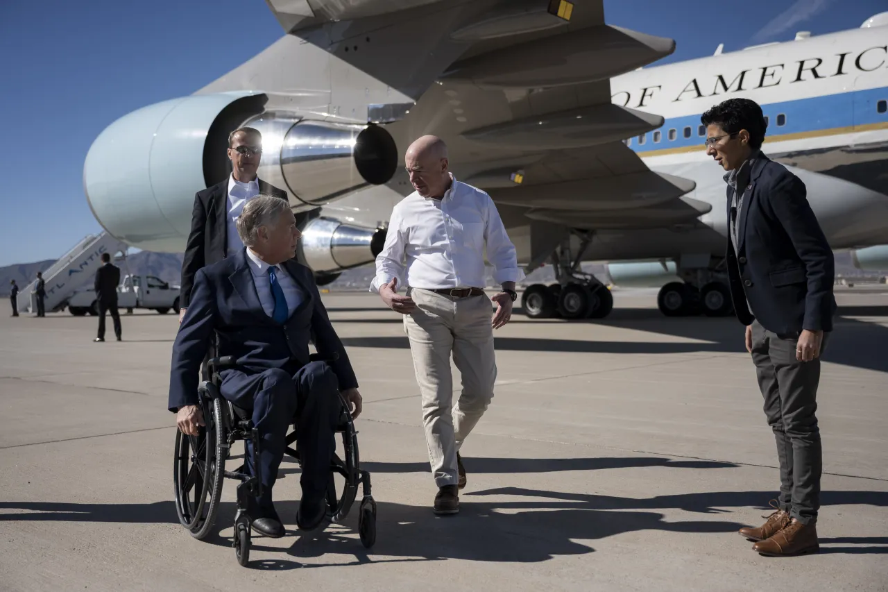 Image: DHS Secretary Alejandro Mayorkas travels to El Paso with President Biden (010)