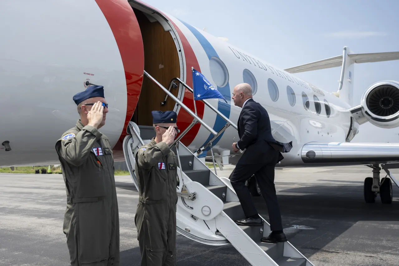 Image: DHS Secretary Alejandro Mayorkas Departs NY for DC (095)