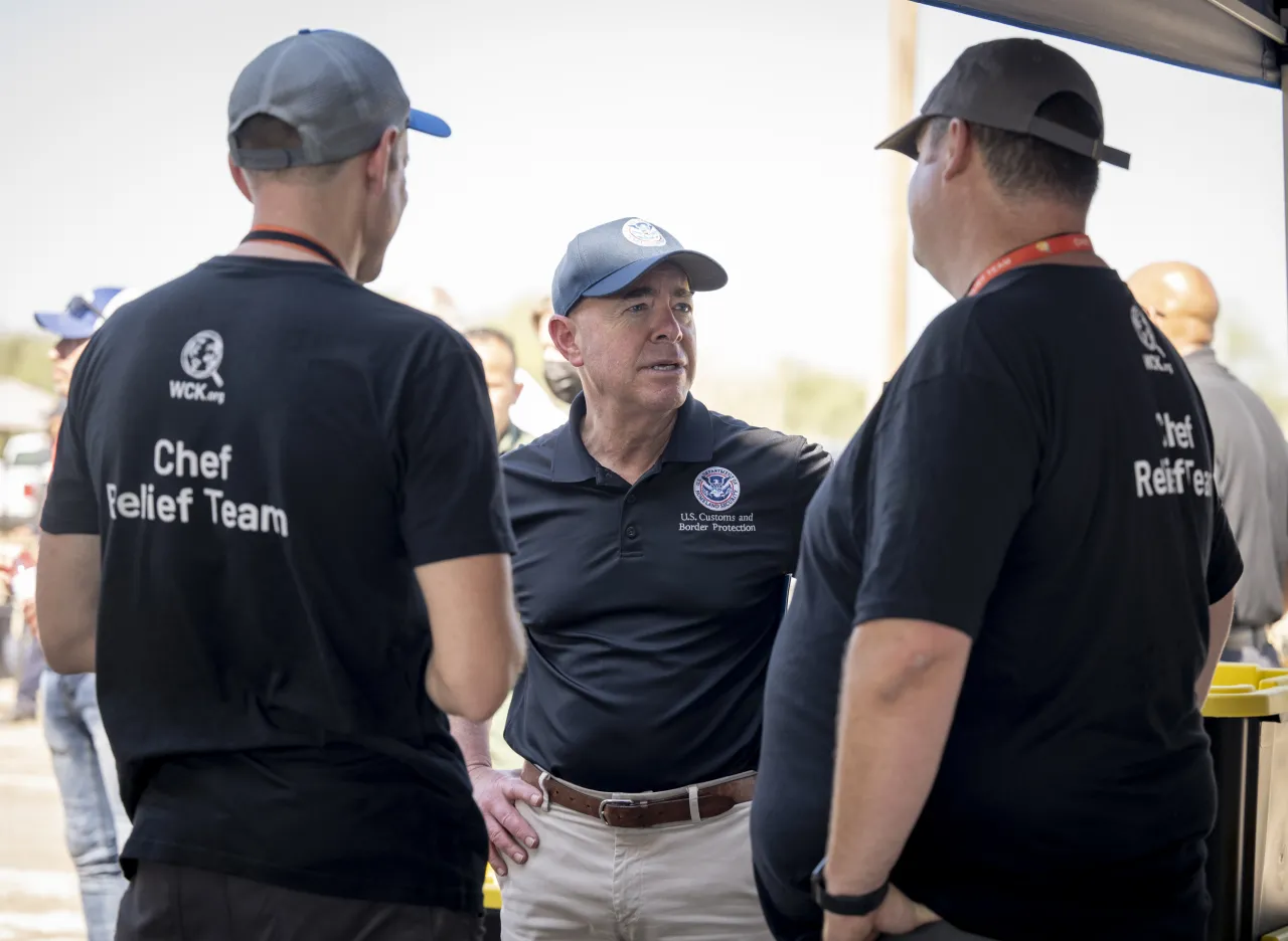 Image: DHS Secretary Alejandro Mayorkas Tours Del Rio International Bridge (15)