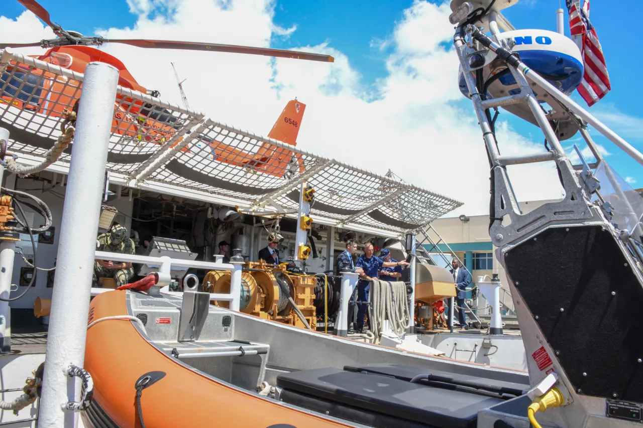 Image: Coast Guard Cutter Hamilton Drug Offload - Crew Visit (25)