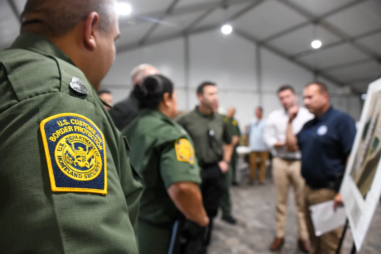 Image: Acting Secretary McAleenan Tours USBP Soft-Sided Facility (1)