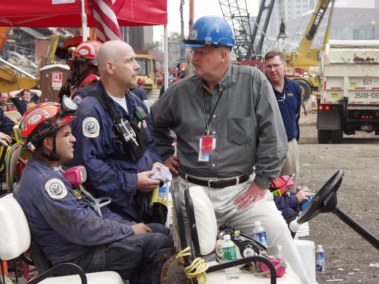 Image: 9/11 - FEMA Director Allbaugh thanks Search and Rescue teams for their work