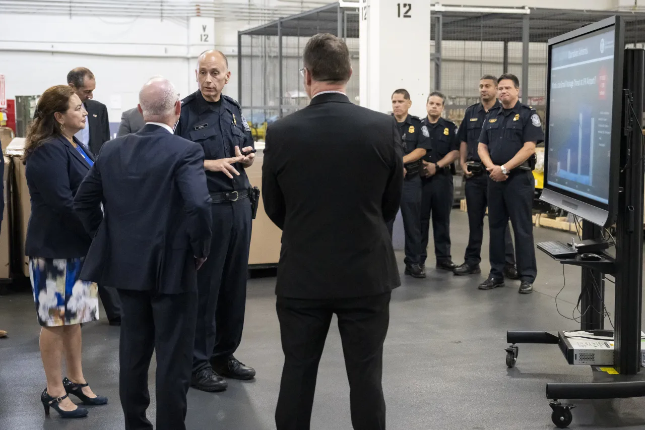 Image: DHS Secretary Alejandro Mayorkas Tours the CBP IMF at JFK (043)