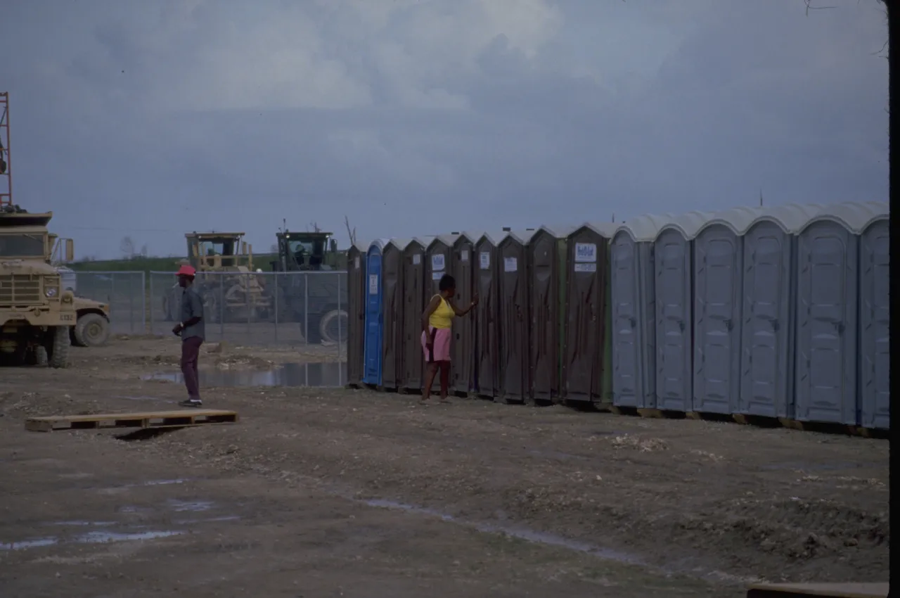 Image: Hurricane Andrew - FEMA provides food, water, clothing, and temporary housing (3)