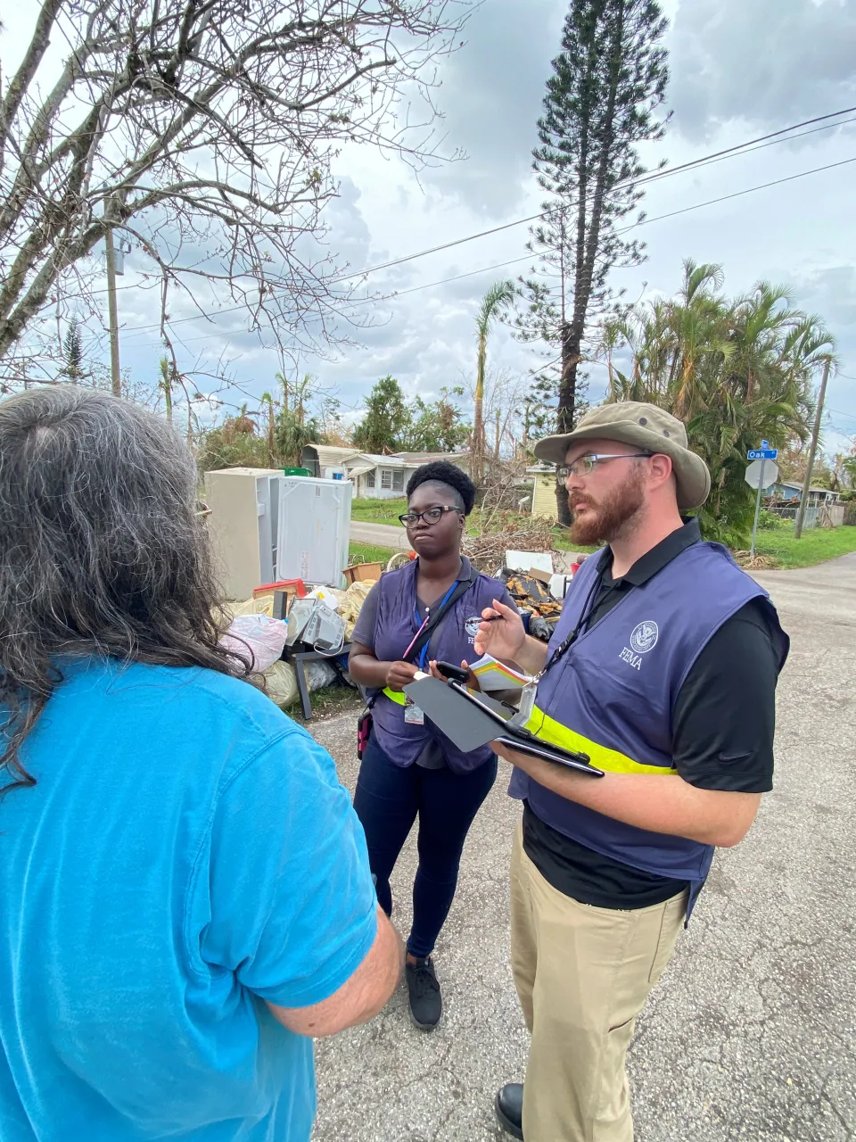 Image: FEMA Disaster Survivor Assistance Team Go Through Neighborhood Impacted by Hurricane Ian (6)