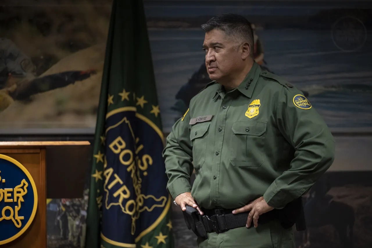 Image: DHS Secretary Alejandro Mayorkas Says Farewell to CBP Deputy Commissioner and Chief Ortiz    (007)