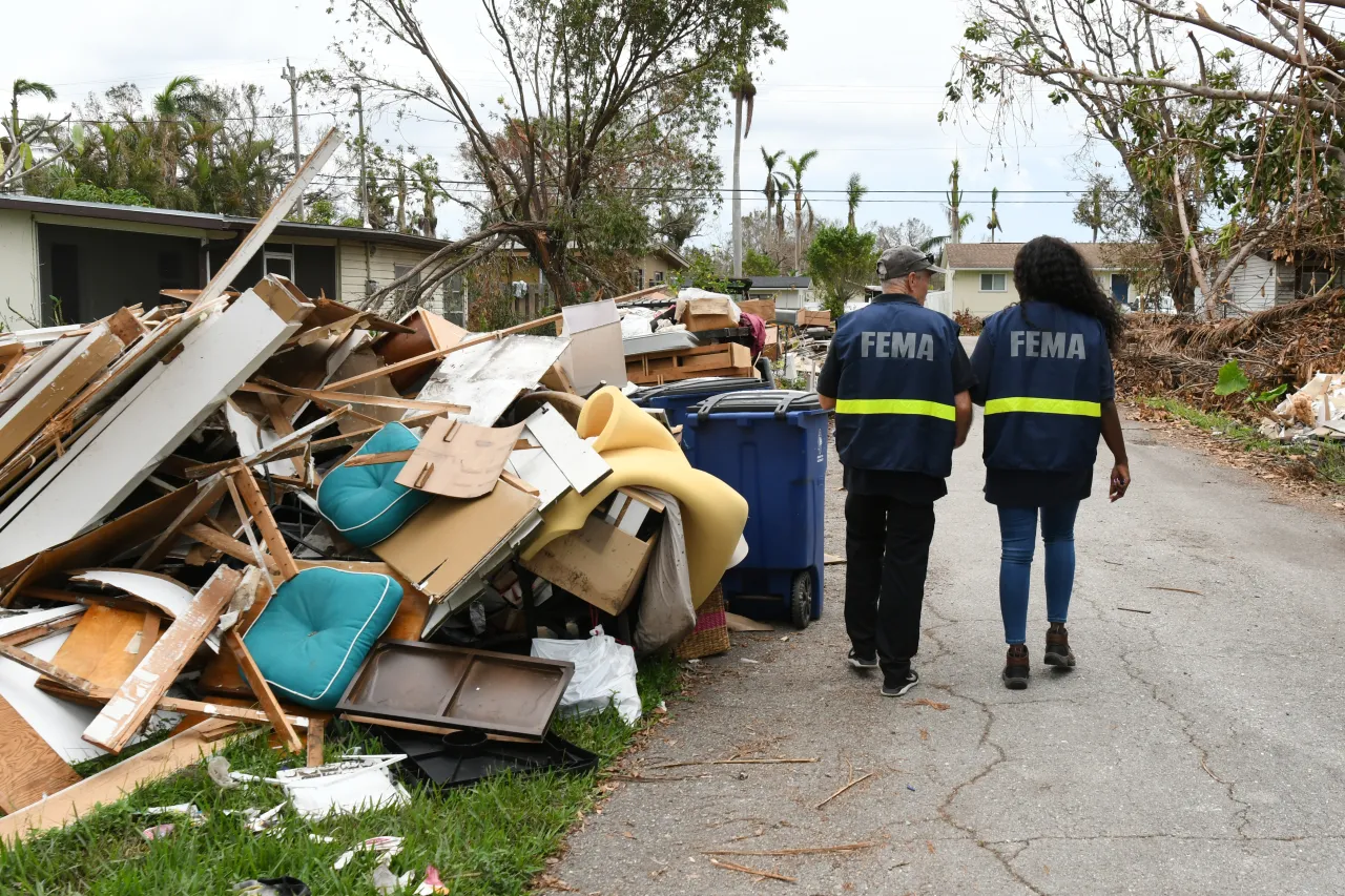 Image: FEMA Disaster Survivor Assistance Team Go Through Neighborhood Impacted by Hurricane Ian (1)